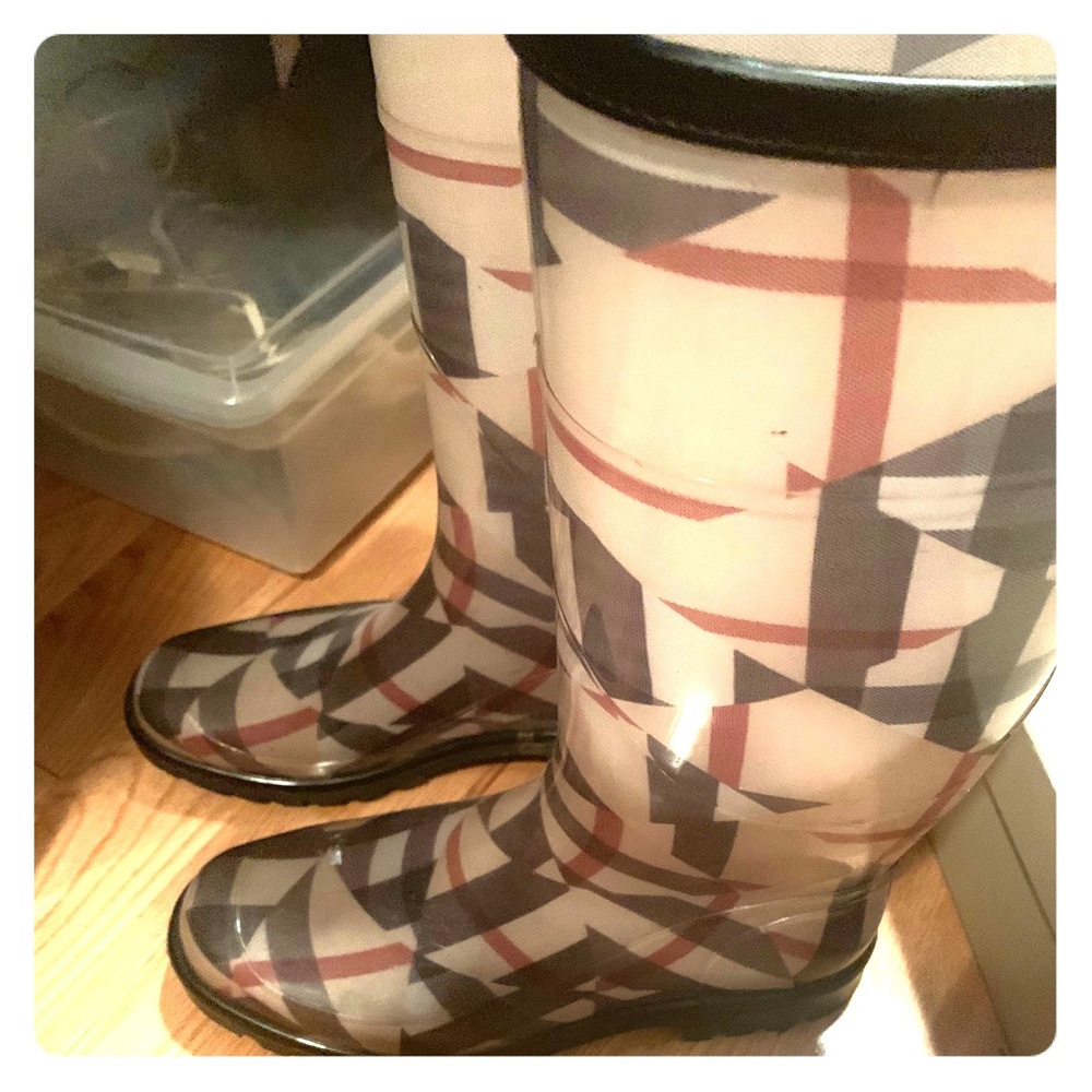 Burberry rain boots size US 9/UK 40